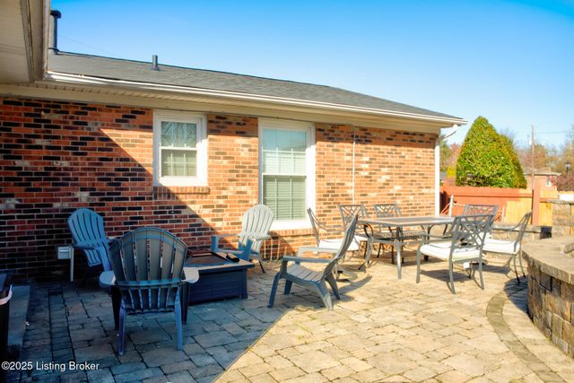 2503 Post Ct, Louisville, KY 40299