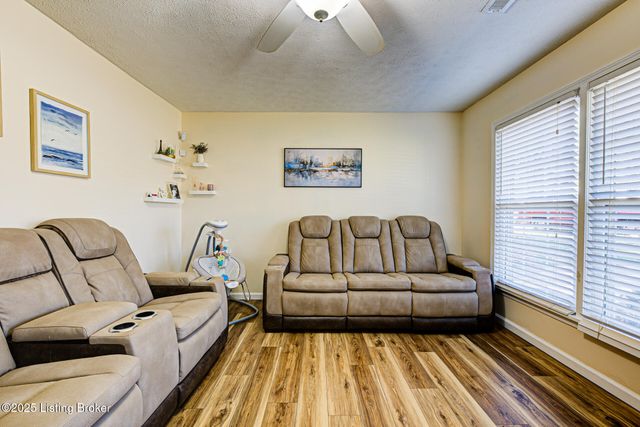 2503 Post Ct, Louisville, KY 40299