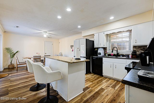 2503 Post Ct, Louisville, KY 40299