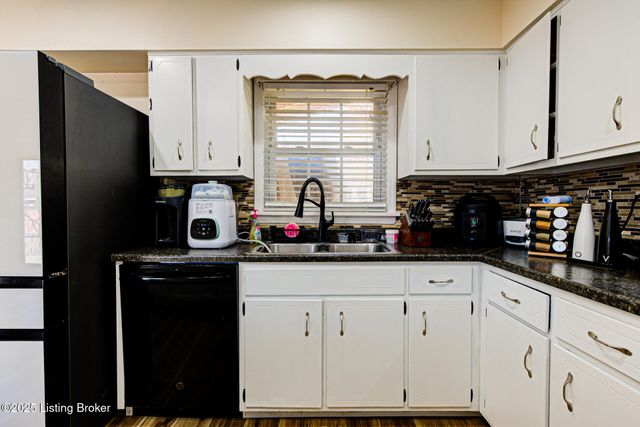 2503 Post Ct, Louisville, KY 40299