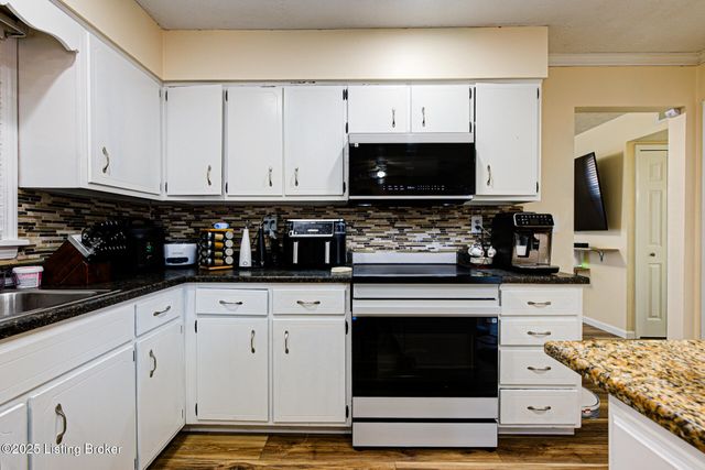 2503 Post Ct, Louisville, KY 40299