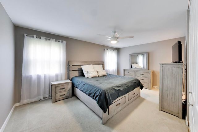 1430 Sequoia Lane, Darien, IL 60561