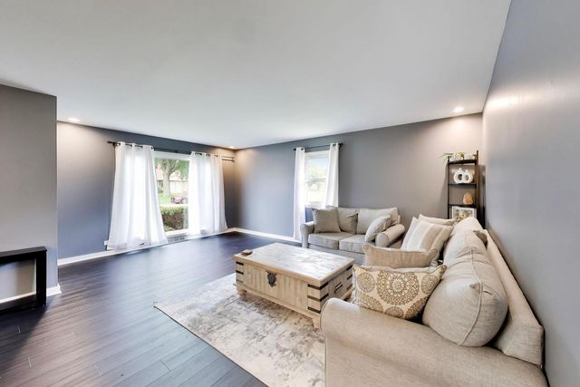 1430 Sequoia Lane, Darien, IL 60561