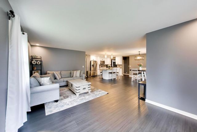 1430 Sequoia Lane, Darien, IL 60561