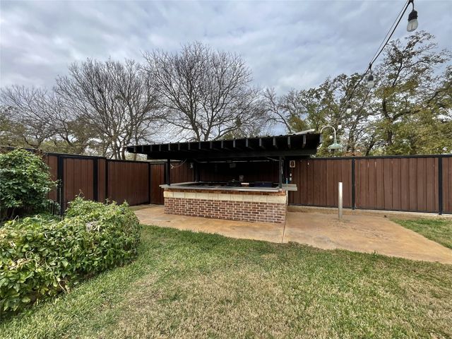 245 Spring Creek Court, Paradise, TX 76073