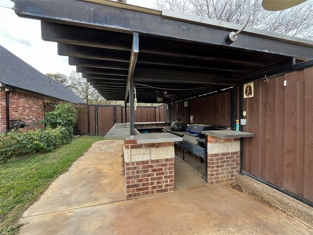 245 Spring Creek Court, Paradise, TX 76073