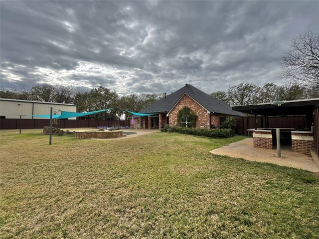 245 Spring Creek Court, Paradise, TX 76073
