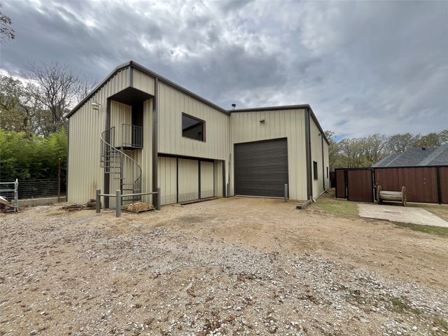 245 Spring Creek Court, Paradise, TX 76073