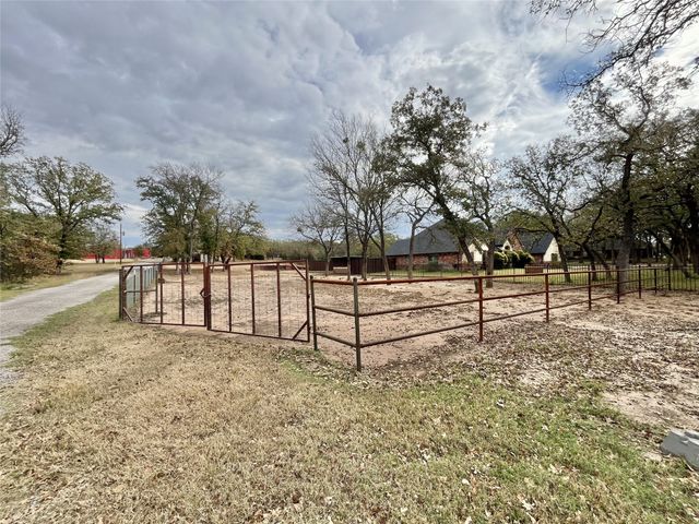 245 Spring Creek Court, Paradise, TX 76073