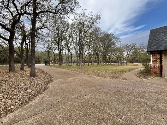 245 Spring Creek Court, Paradise, TX 76073