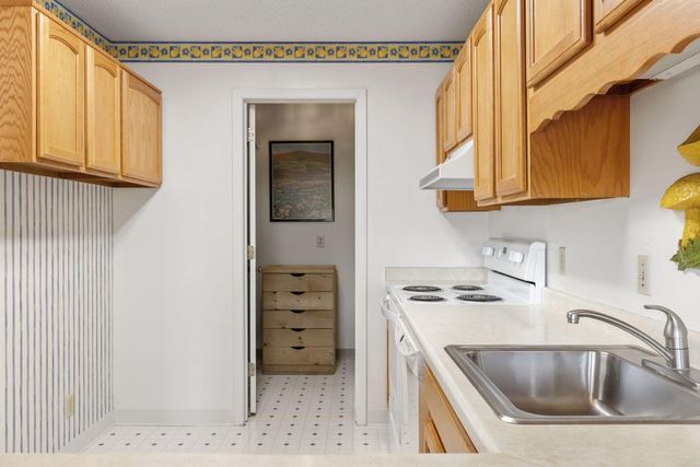 5697 Green Circle Drive 219, Minnetonka, MN 55343