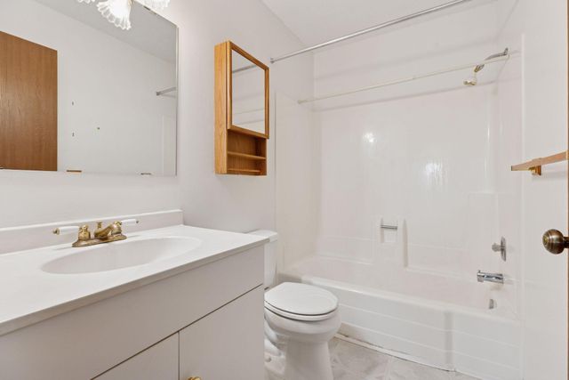 5697 Green Circle Drive 219, Minnetonka, MN 55343