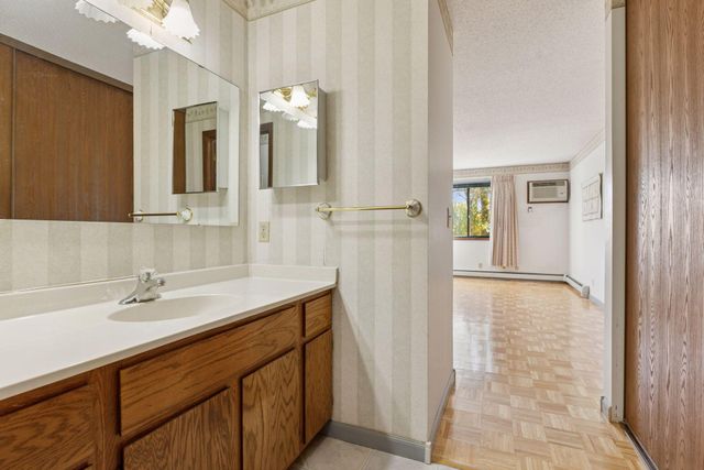 5697 Green Circle Drive 219, Minnetonka, MN 55343