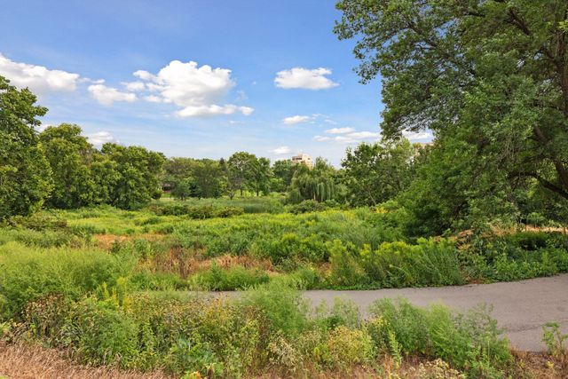 5697 Green Circle Drive 219, Minnetonka, MN 55343