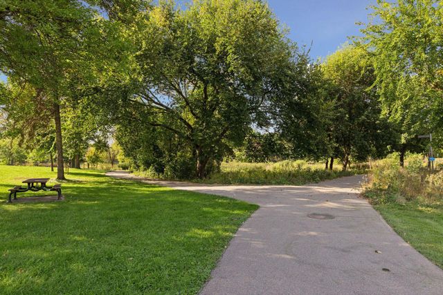 5697 Green Circle Drive 219, Minnetonka, MN 55343