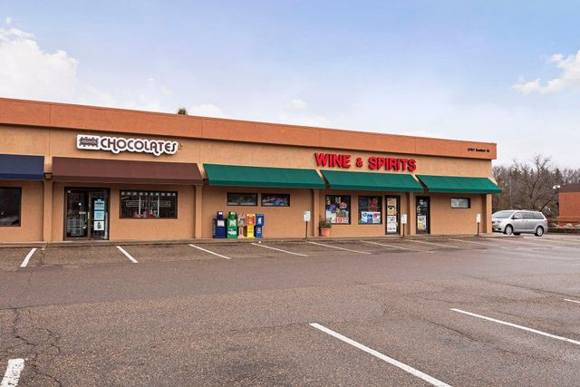 5697 Green Circle Drive 219, Minnetonka, MN 55343