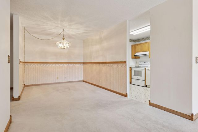 5697 Green Circle Drive 219, Minnetonka, MN 55343