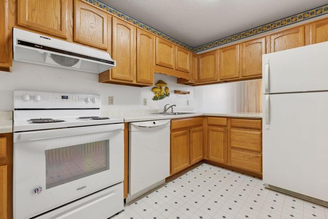 5697 Green Circle Drive 219, Minnetonka, MN 55343