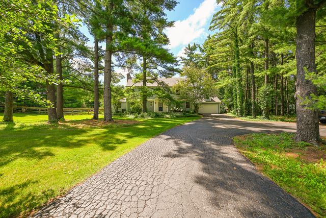 8307 Concord Drive, Bull Valley, IL 60098