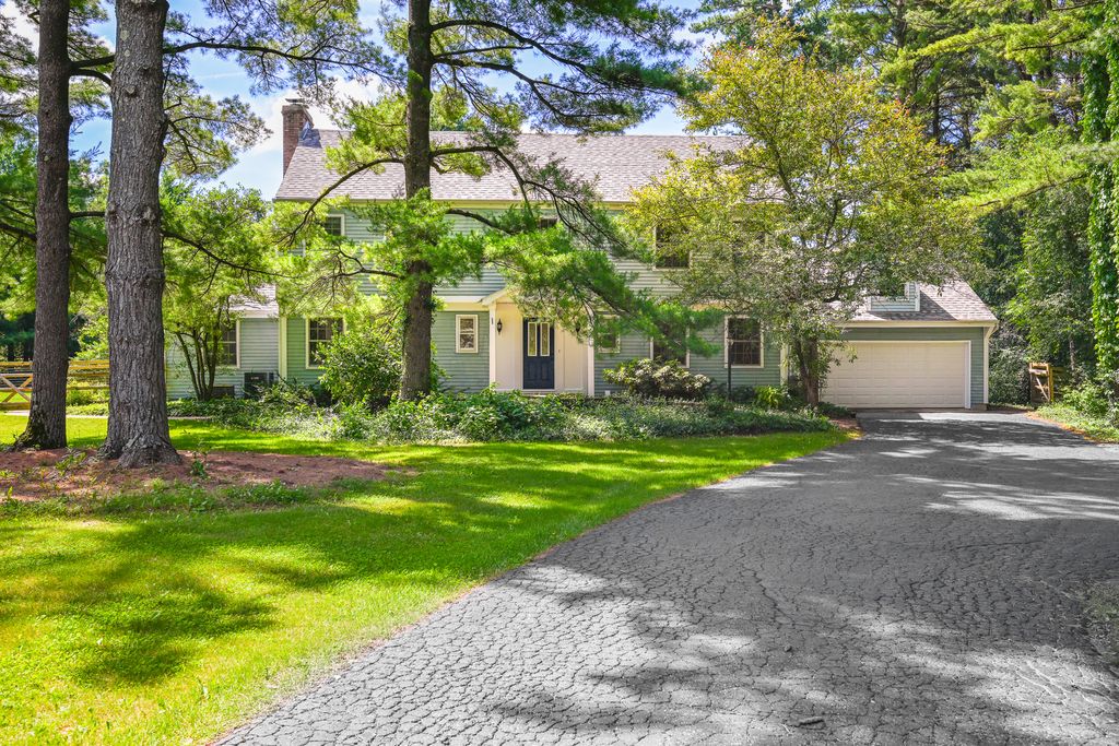 8307 Concord Drive, Bull Valley, IL 60098