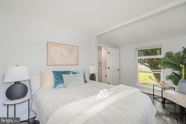 1205 N POINT RD, Dundalk, MD 21222