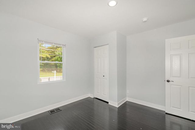 1205 N POINT RD, Dundalk, MD 21222