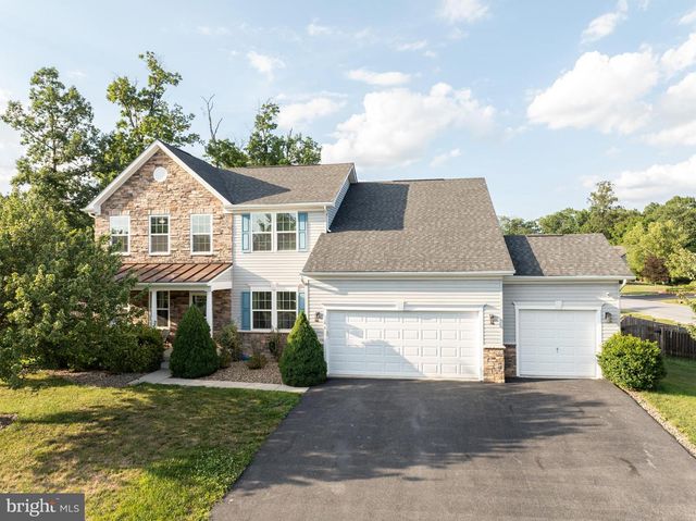 18 TROUT RIVER TER, Falling Waters, WV 25419