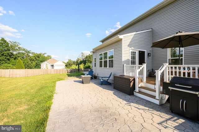 18 TROUT RIVER TER, Falling Waters, WV 25419