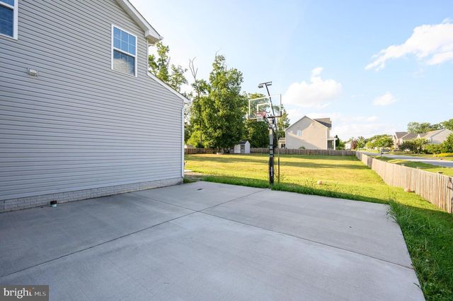 18 TROUT RIVER TER, Falling Waters, WV 25419