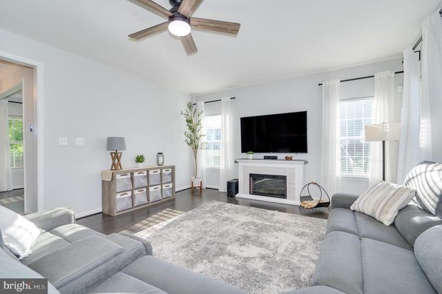 18 TROUT RIVER TER, Falling Waters, WV 25419