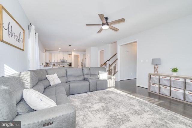 18 TROUT RIVER TER, Falling Waters, WV 25419