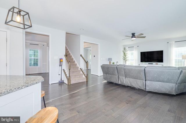 18 TROUT RIVER TER, Falling Waters, WV 25419