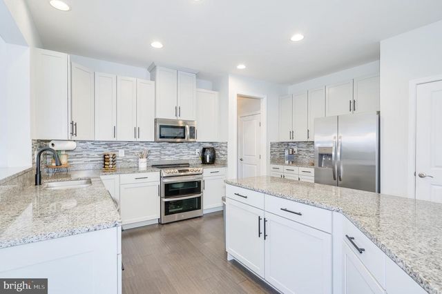 18 TROUT RIVER TER, Falling Waters, WV 25419