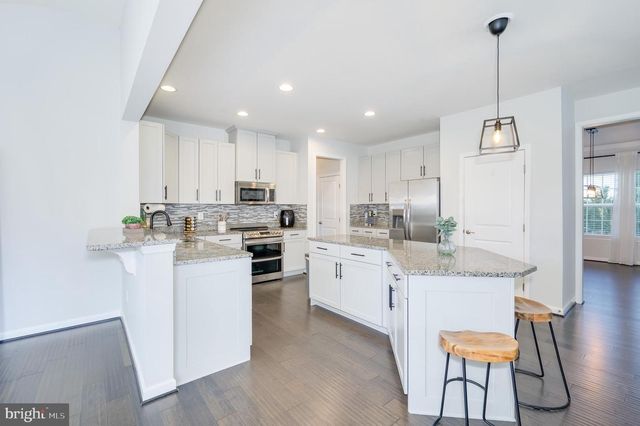 18 TROUT RIVER TER, Falling Waters, WV 25419