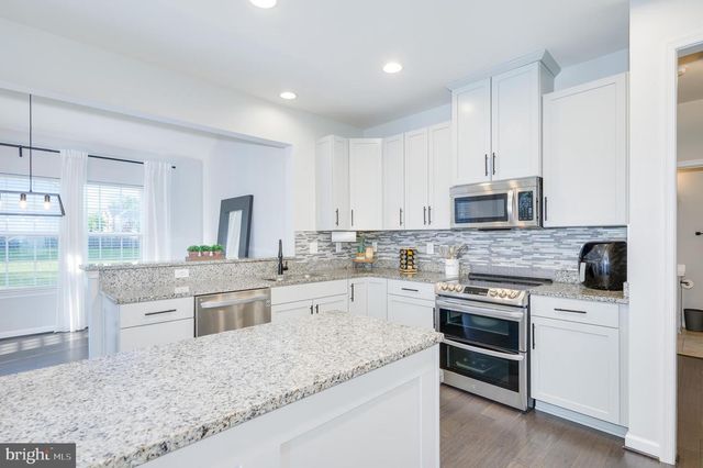 18 TROUT RIVER TER, Falling Waters, WV 25419