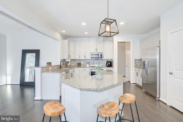18 TROUT RIVER TER, Falling Waters, WV 25419