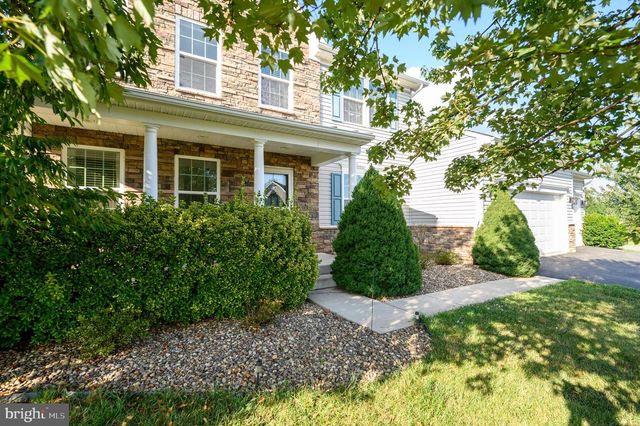 18 TROUT RIVER TER, Falling Waters, WV 25419
