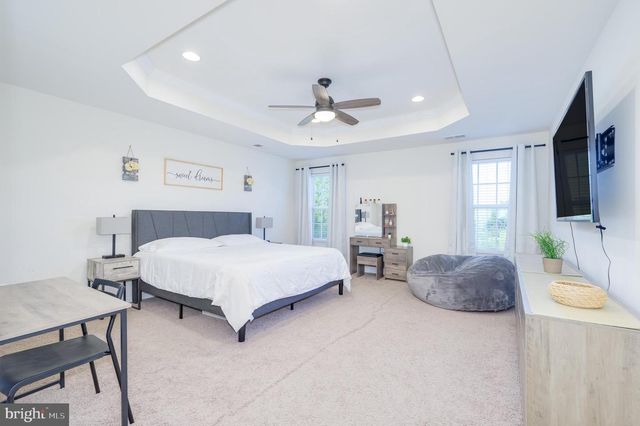 18 TROUT RIVER TER, Falling Waters, WV 25419