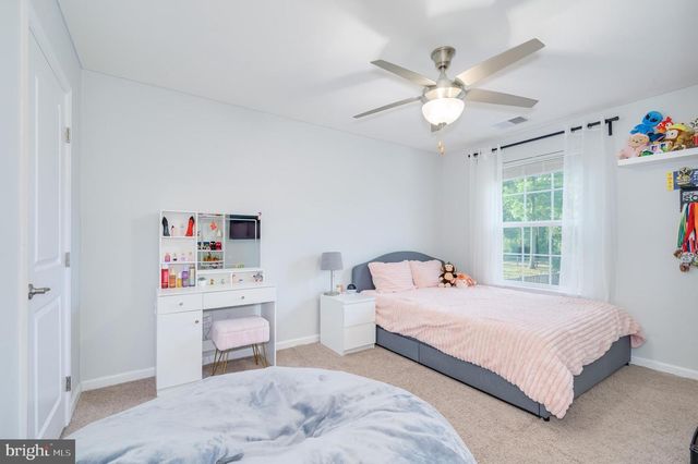 18 TROUT RIVER TER, Falling Waters, WV 25419