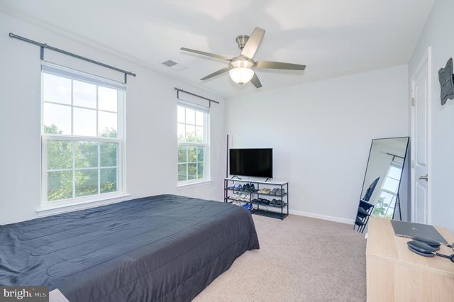 18 TROUT RIVER TER, Falling Waters, WV 25419