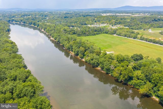 18 TROUT RIVER TER, Falling Waters, WV 25419