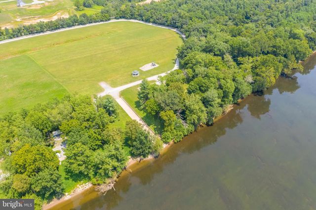 18 TROUT RIVER TER, Falling Waters, WV 25419