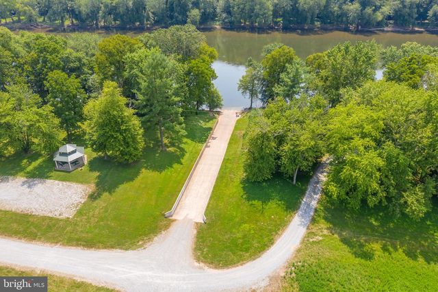 18 TROUT RIVER TER, Falling Waters, WV 25419
