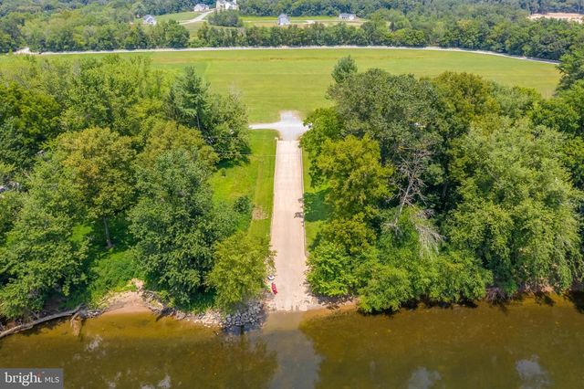 18 TROUT RIVER TER, Falling Waters, WV 25419