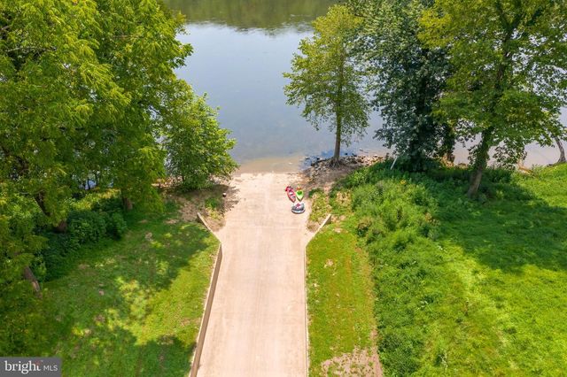 18 TROUT RIVER TER, Falling Waters, WV 25419