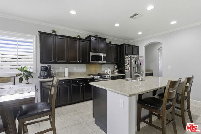 5805 Moonstone Peak Drive, Bakersfield, CA 93313