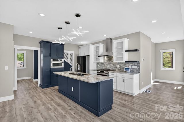 98 Downing Street, Asheville, NC 28806