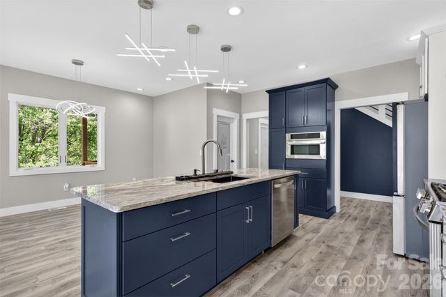 98 Downing Street, Asheville, NC 28806