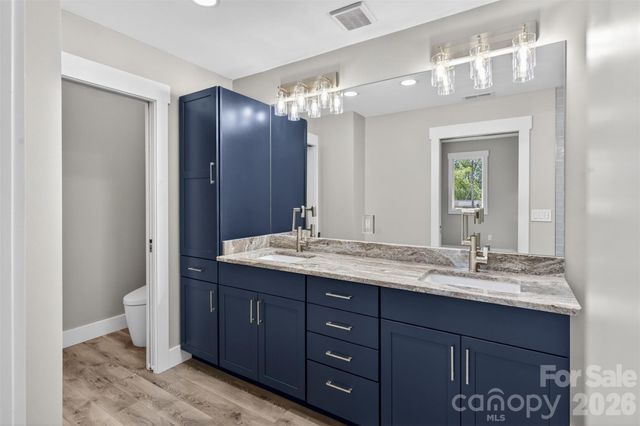 98 Downing Street, Asheville, NC 28806