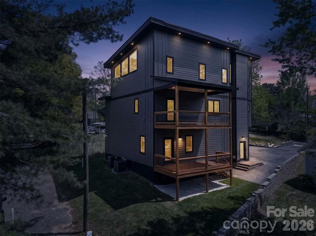 98 Downing Street, Asheville, NC 28806